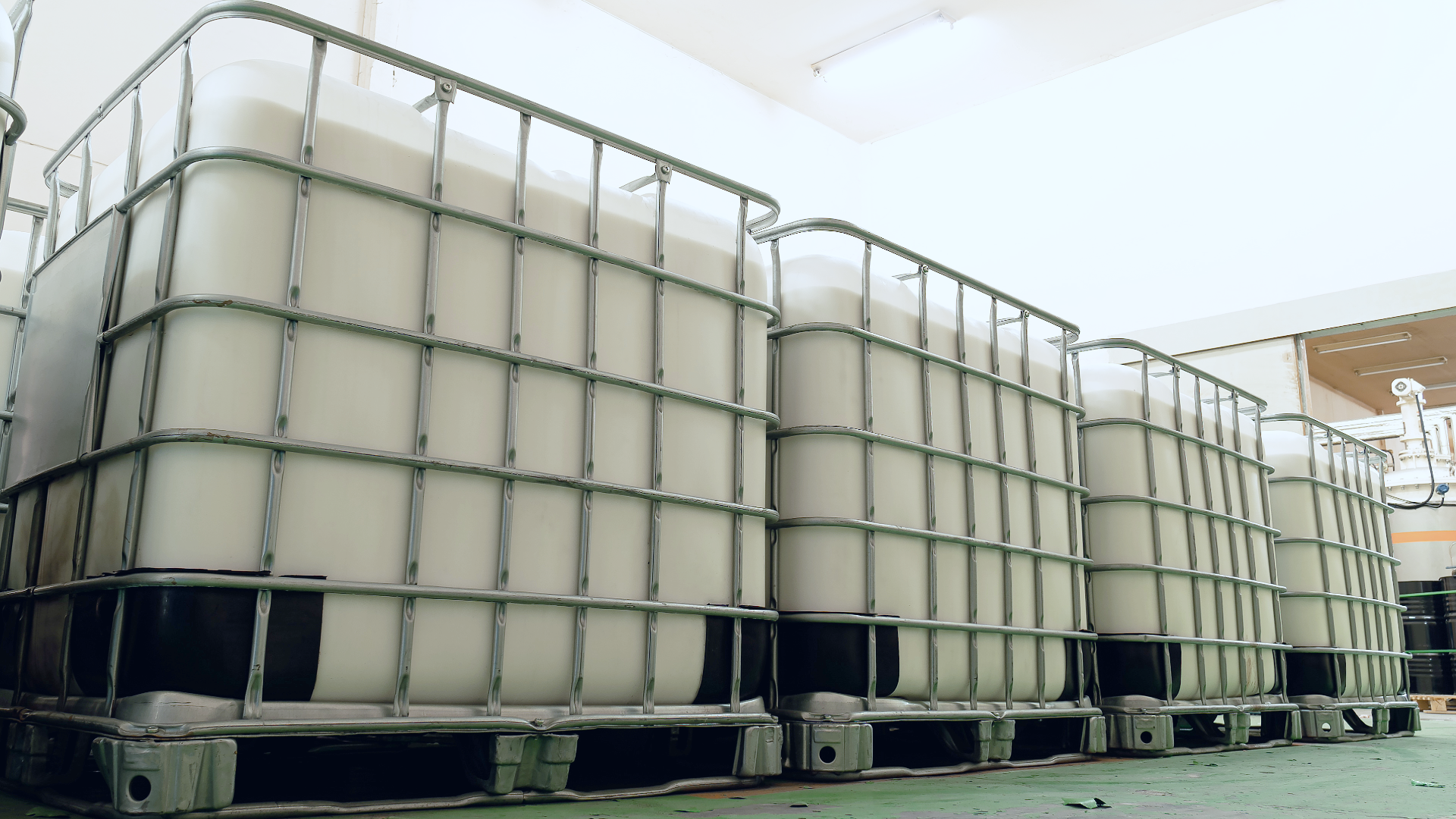 indoor-organized-chemical-ibc-totes